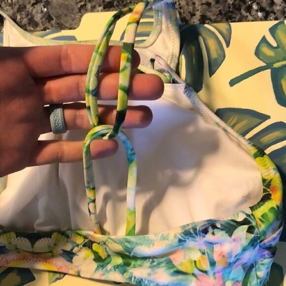 Victoria Secret Bikini Top geometric design - Picture 4 of 8